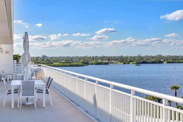Carlyle House, 2773 S Ocean Blvd, Palm Beach, Florida 33480, image 1
