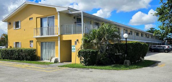 1501 Crescent Cir #E44, West Palm Beach, Florida 33403, image 1