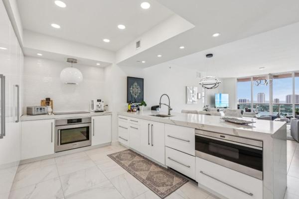 Marina Grande Club & Residences, 2640 Lake Shore Dr #2008, Riviera Beach, Florida 33404, image 1