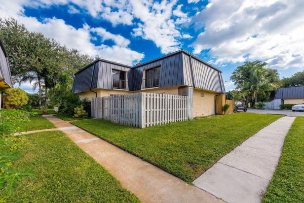 2429 Waterside Dr, Lake Worth, Florida 33461, image 1
