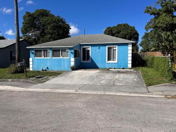 Riviera Beach Heights, 840 W 2nd St, Riviera Beach, Florida 33404, image 1