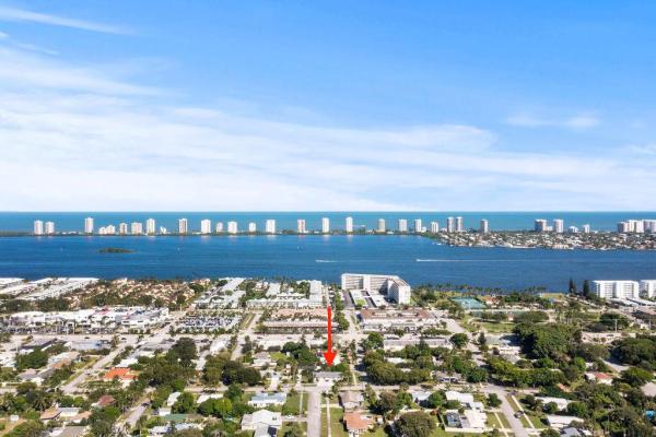137 Hwthorne Dr, West Palm Beach, Florida 33403, image 1