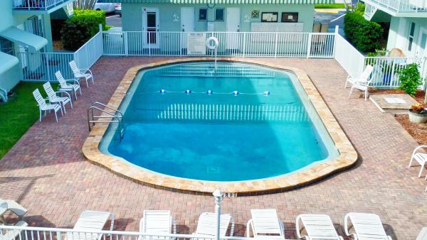Windsor Park South, 120 Wettaw Ln #210, North Palm Beach, Florida 33408, image 2