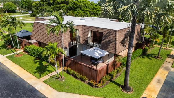 Waterford Courtyards South, 2546 SW 15th St, Deerfield Beach, Florida 33442, image 1