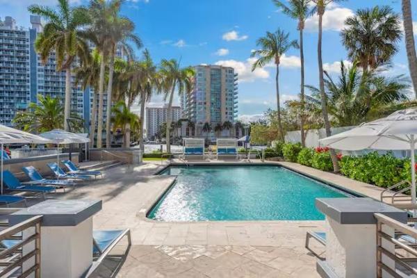 Gallery One, 2670 E Sunrise Blvd #318, Fort Lauderdale, Florida 33304, image 2