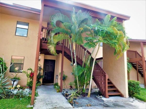902 Lakeview Cir, Royal Palm Beach, Florida 33411, image 1