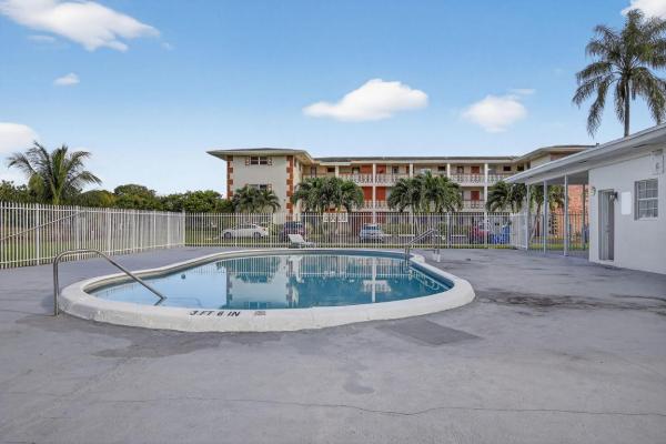 Lake Park Gardens, 4770 NW 10th Ct #104, Plantation, Florida 33313, image 2
