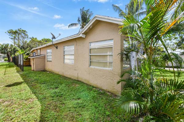 Atlantic Park Gardens, 119 SW 13th Ave, Delray Beach, Florida 33444, image 1