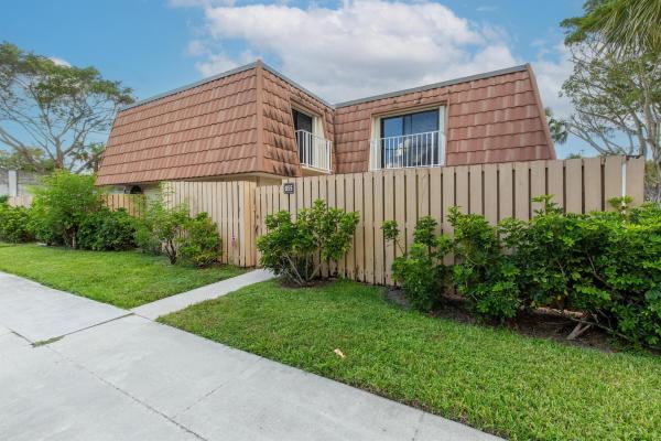 Waterside Luxury Townhomes, 855 Blue Ridge Cir, West Palm Beach, Florida 33409, image 1