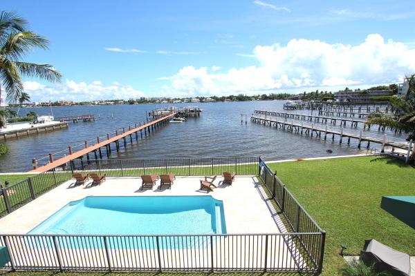 Coconut Cove Of Lantana, 330 N Lake Dr, Lantana, Florida 33462, image 1