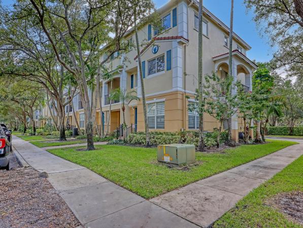 Parkside Square, 2850 S Oasis Dr, Boynton Beach, Florida 33426, image 1