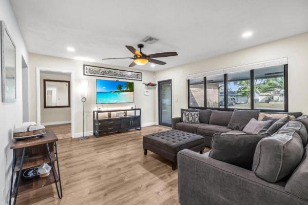 Royal Palm Isles, 2000 NW 38th St, Oakland Park, Florida 33309, image 1