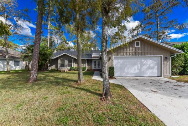 Sugar Pond Manor, 916 Daffodil Dr, Wellington, Florida 33414, image 1
