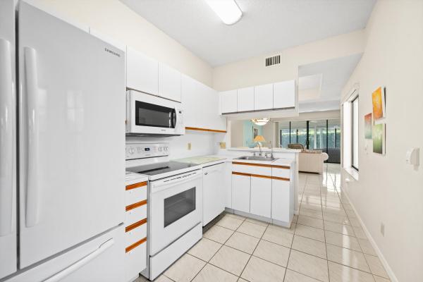 The Lexington Club Villas, 7701 Lexington Club Blvd #B, Delray Beach, Florida 33446, image 2