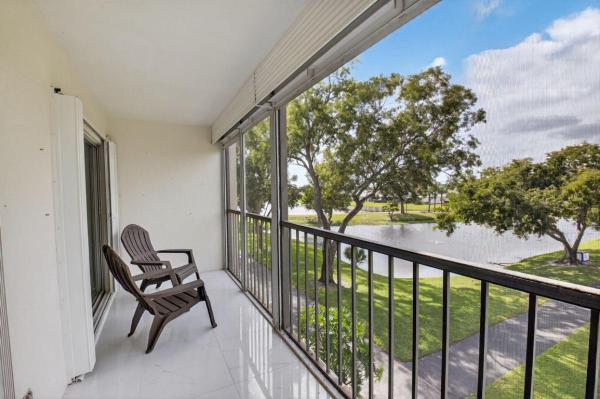Huntington Lakes 1, 14375 Strathmore Ln #305, Delray Beach, Florida 33446, image 1