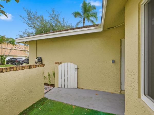 Joggers Run, 801 Maplewood Dr, Greenacres, Florida 33415, image 2