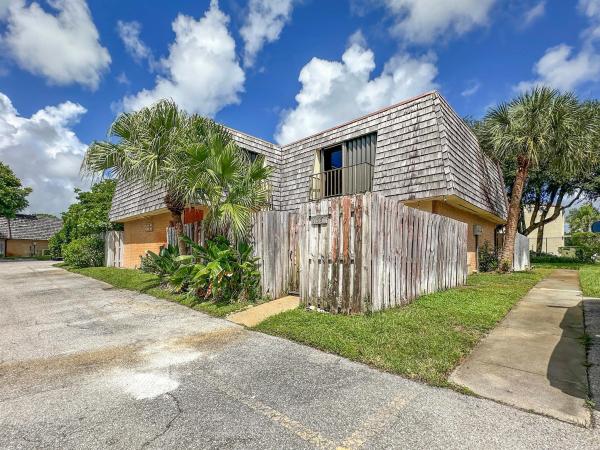 Lakewood Of Palm Springs, 166 Lake Arbor Dr, Palm Springs, Florida 33461, image 1