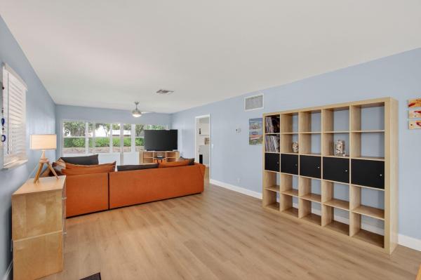 Country Manors, 632 Hummingbird Ln, Delray Beach, Florida 33445, image 3