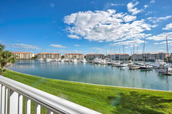 Harbour Isle East, 10 Harbour Isle 206th Dr #206, Fort Pierce, Florida 34949, image 1