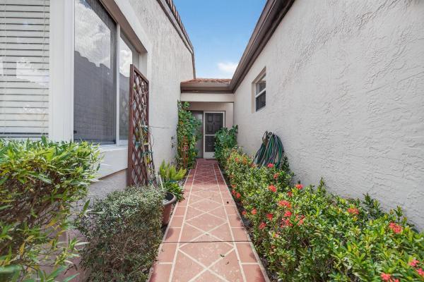 Huntington Pointe, 6070 Sunny Manor Ct, Delray Beach, Florida 33484, image 1