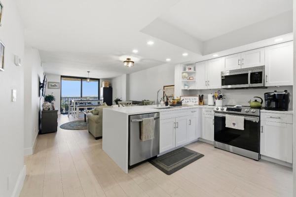 Hidden Harbour Of The Palm Beaches, 896 N Federal Hwy #523, Lantana, Florida 33462, image 2