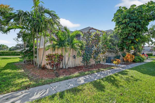 Chateau Wood, 4005 Village Dr #B, Delray Beach, Florida 33445, image 1