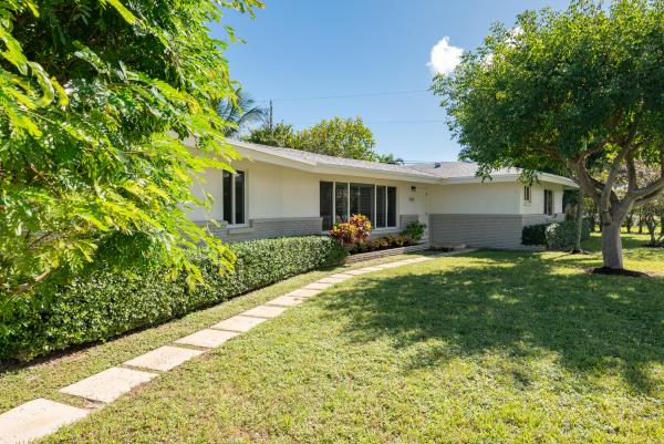Lake Clarke Isle, 7504 Pine Tree Ln, Lake Clarke Shores, Florida 33406, image 2