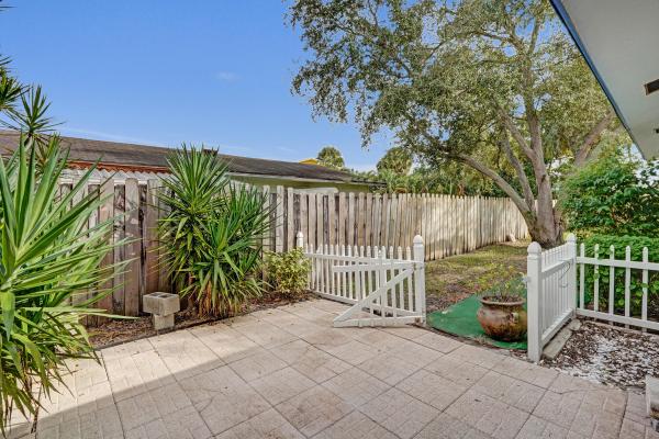 Parkway Village, 8600 Satalite Ter, West Palm Beach, Florida 33403, image 2
