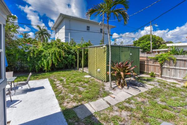 Burnup & Sims Estates, 340 Russlyn Dr, West Palm Beach, Florida 33405, image 1