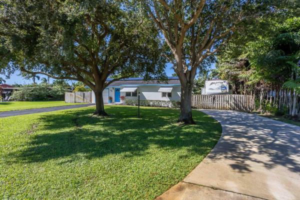 Florida Gardens, 32 Dayton Rd, Lake Worth, Florida 33467, image 1