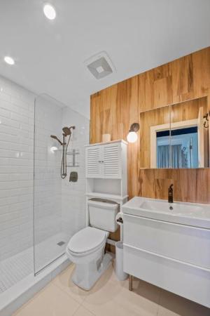 Berkeley Diplomat, 900 Atlantic Shores Blvd #202, Hallandale Beach, Florida 33009, image 1