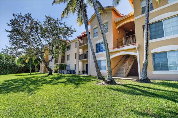 Emerald Isle At Laguna Lakes, 4180 San Marino Blvd #304, West Palm Beach, Florida 33409, image 1