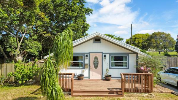 710 S Pine St, Lake Worth, Florida 33460, image 1