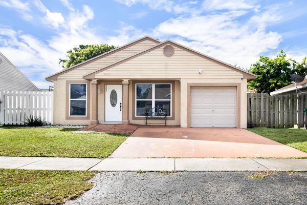 Cinnamon Place At Honeywoods, 8642 SW 15th St, Pembroke Pines, Florida 33025, image 1