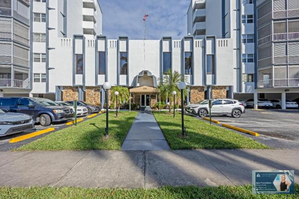 Fairways Riviera, 300 Diplomat Pkwy #607, Hallandale Beach, Florida 33009, image 2
