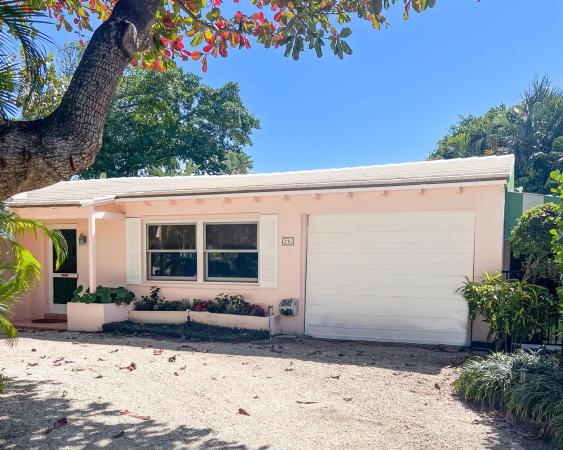 Manana Estates, 210 Debra Ln, Palm Beach, Florida 33480, image 1