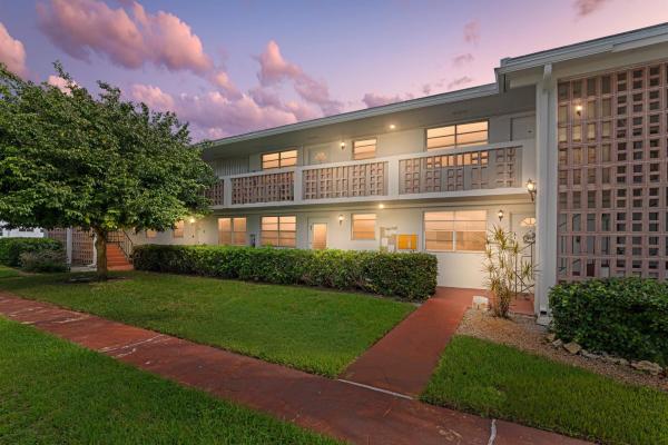 Palm Royal, 40 SE 13th St #B1, Boca Raton, Florida 33432, image 1