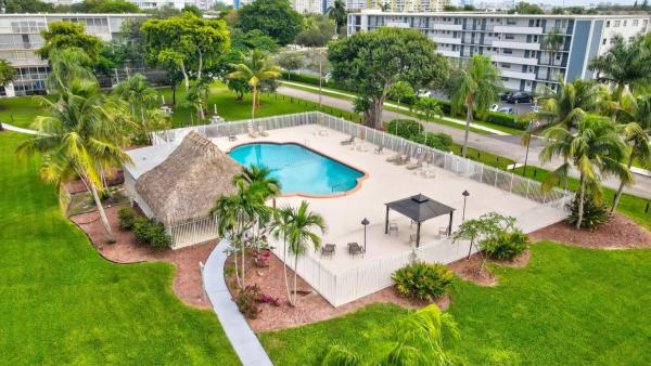 Hillcrest, 4800 Hillcrest Ln #503, Hollywood, Florida 33021, image 1