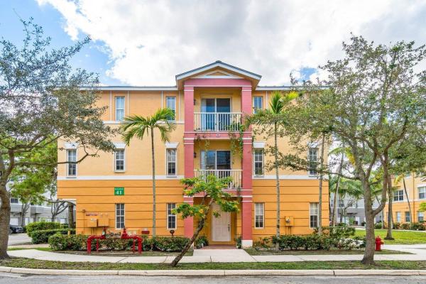 Shoma Townhomes At Royal Palm Beach, 4104 Shoma Dr, Royal Palm Beach, Florida 33414, image 1