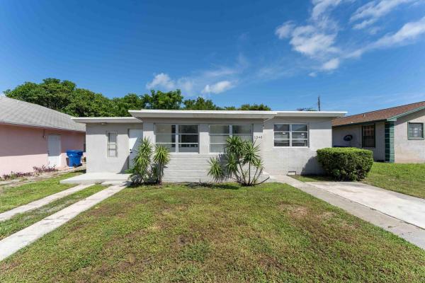 Acrehome Park, 1340 W 33rd St, Riviera Beach, Florida 33404, image 1