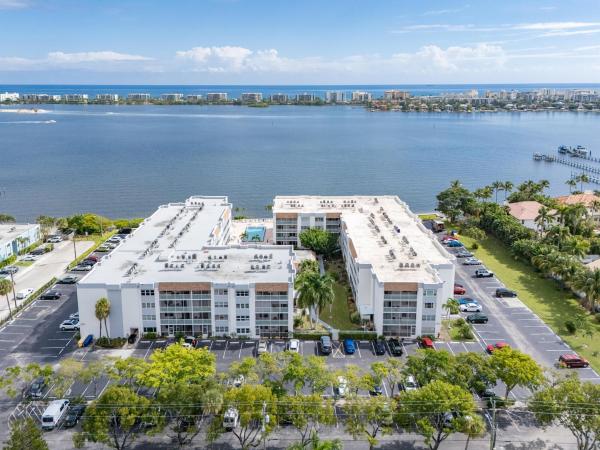 1516 S Lakeside Dr #411, Lake Worth, Florida 33460, image 1