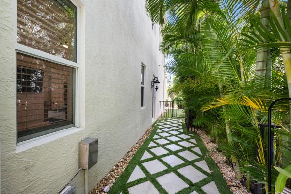 712 NE 71st St, Boca Raton, Florida 33487, image 2