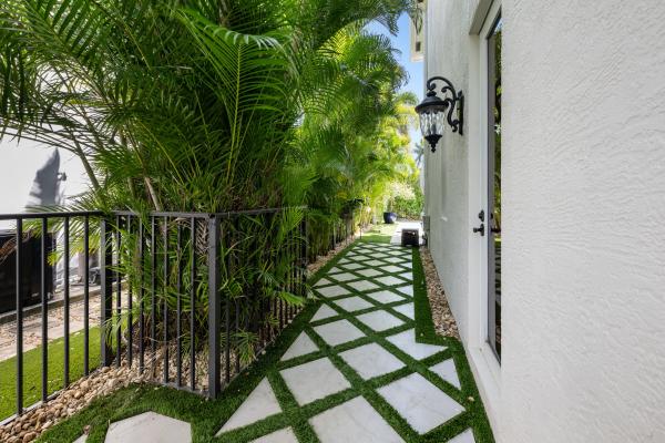 712 NE 71st St, Boca Raton, Florida 33487, image 1