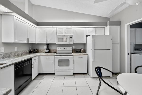 Huntington Pointe, 6065 Sunny Manor Ct, Delray Beach, Florida 33484, image 1