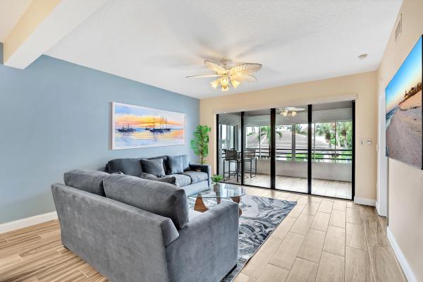 Oak Harbour, 827 Oak Harbour Dr, Juno Beach, Florida 33408, image 2