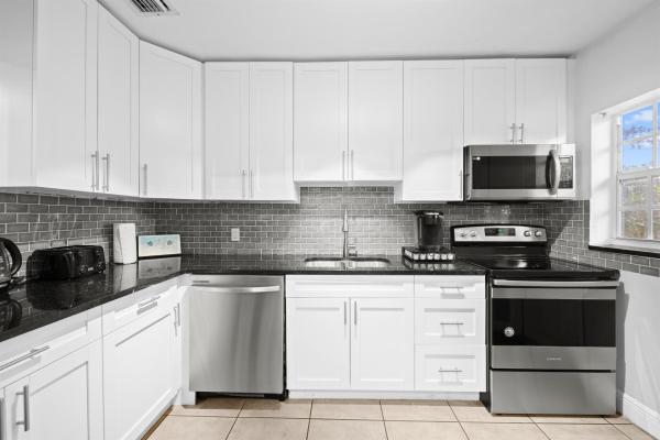 South Middle River, 1213 NW 7th Ave, Fort Lauderdale, Florida 33311, image 1