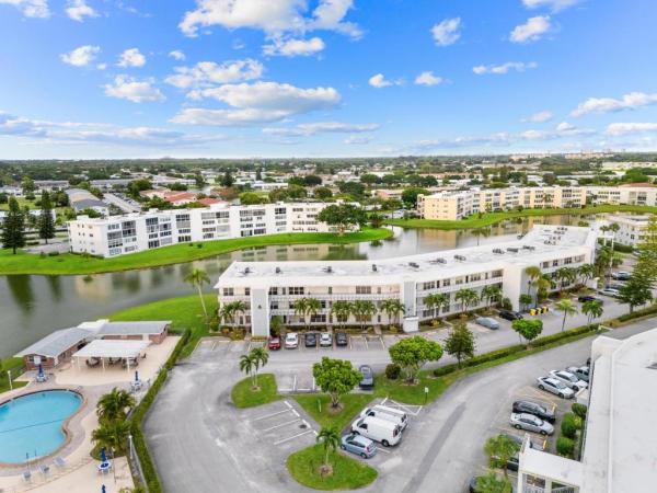 Wellington At Century Village, 202 Wellington A, West Palm Beach, Florida 33417, image 2