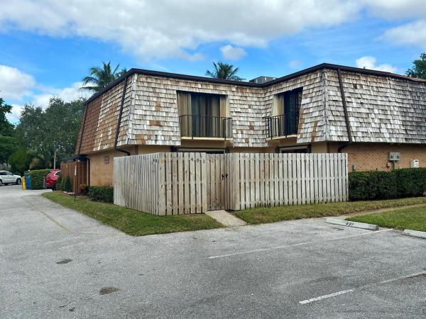 Lakewood Of Palm Springs, 401 Lake Arbor Dr, Palm Springs, Florida 33461, image 1