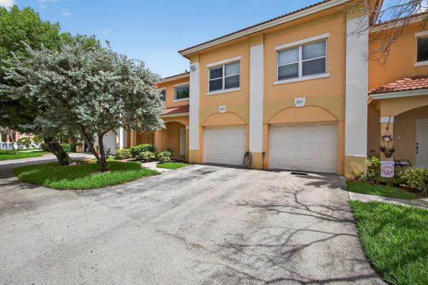 Estancia At Palm Springs, 513 Talia Cir, Palm Springs, Florida 33461, image 1