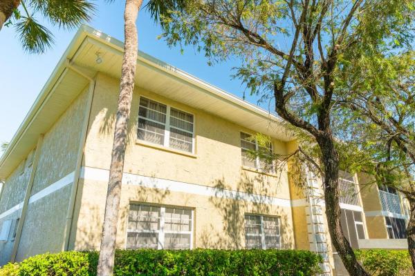 1537 SE Royal Green Cir #202, Port St. Lucie, Florida 34952, image 2